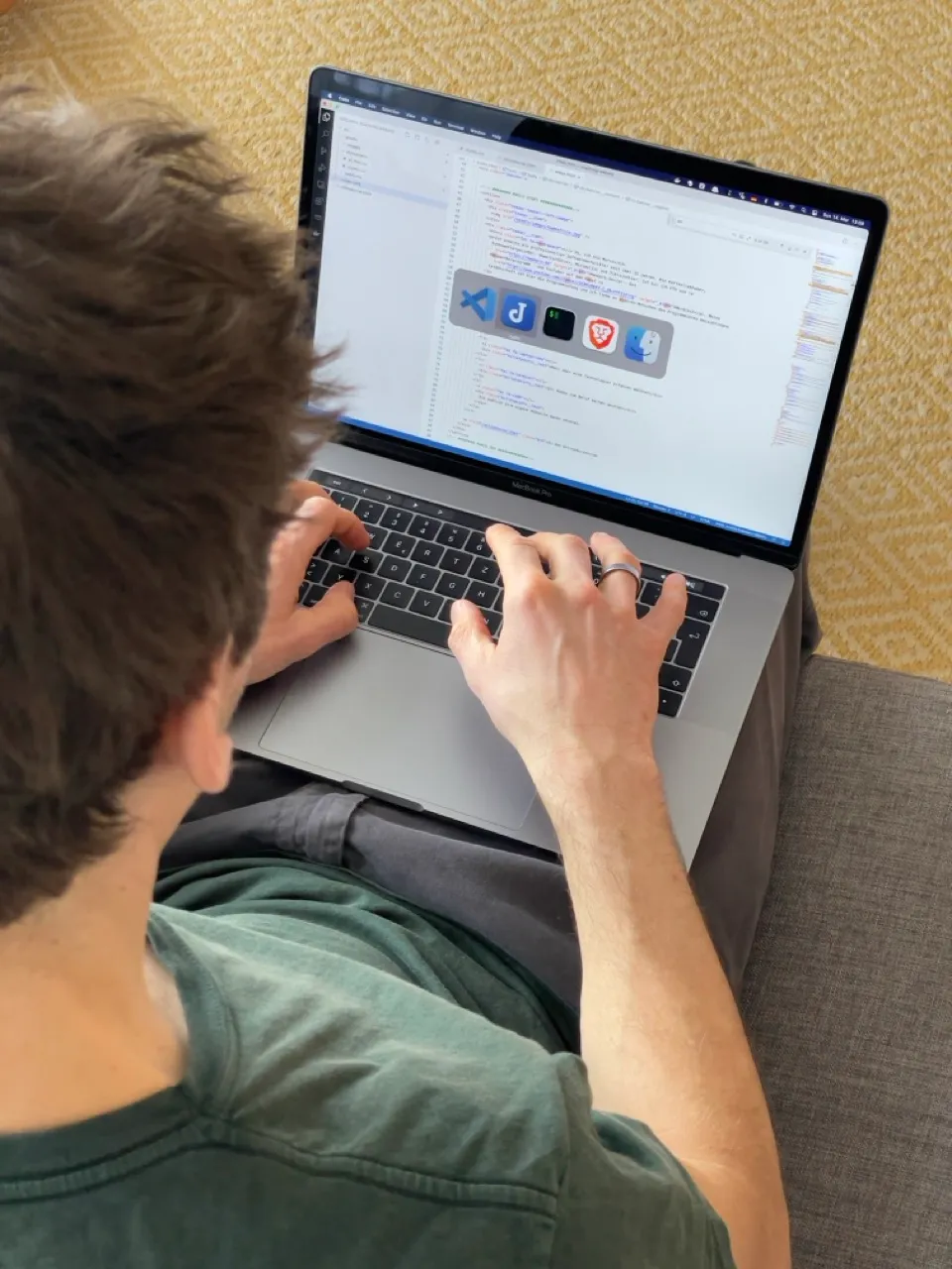 Verwalte deine Projekte mobil mit Smartphone, Tablet oder Desktop-PC.